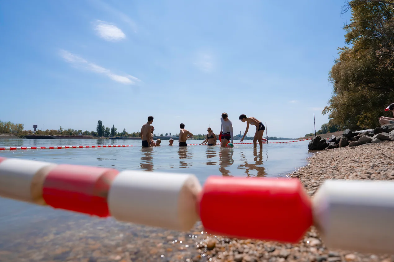 uj_dunai_furdohely_nyilt_a_fovarosban_1